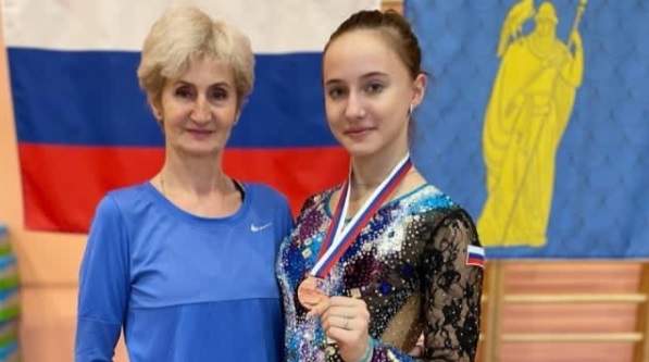 Спортсменка из Сланцев заняла третье место на первенстве России по спортивной аэробике
