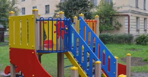 Депутаты Сланцев обсудили состояние детских площадок