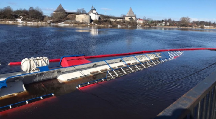 «Академика Якутина» признали виновником загрязнения реки Волхов